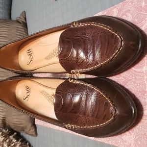 Heeled loafers.